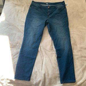 NEW WITH TAGS- Old Navy skinny jeans